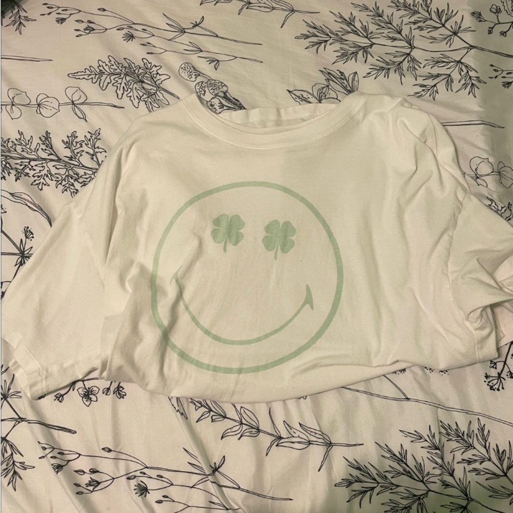 WHITE OVERSIZED AMERICAN EAGLE SHIRT